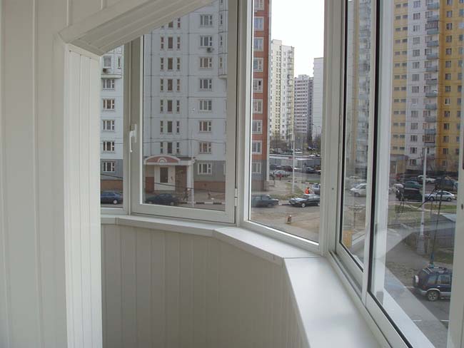 Закругленное радиусное остекление полукруглого балкона и лоджии Котельники