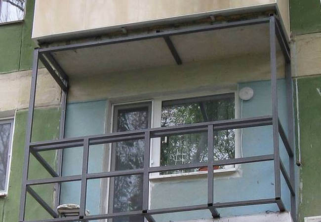 Альтернативное остекление балкона оргстеклом вместо стекла Котельники